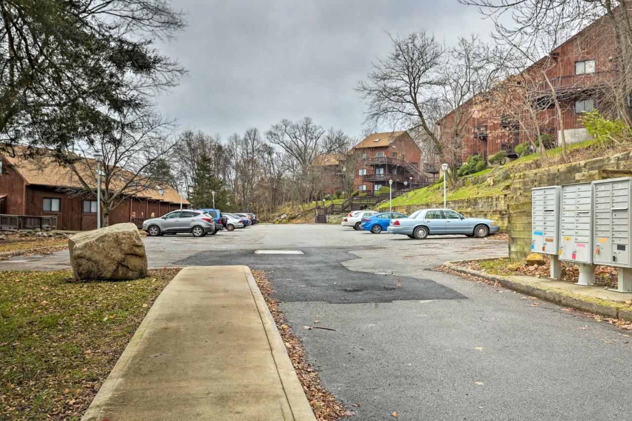 Pet-Friendly Townhome With Community Hot Tub! バーノン エクステリア 写真